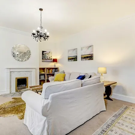 בית נופש Lovely 3 Bed House In