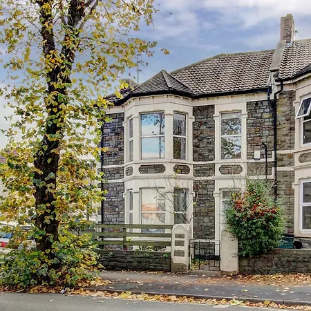 Lovely 3 Bed House In *